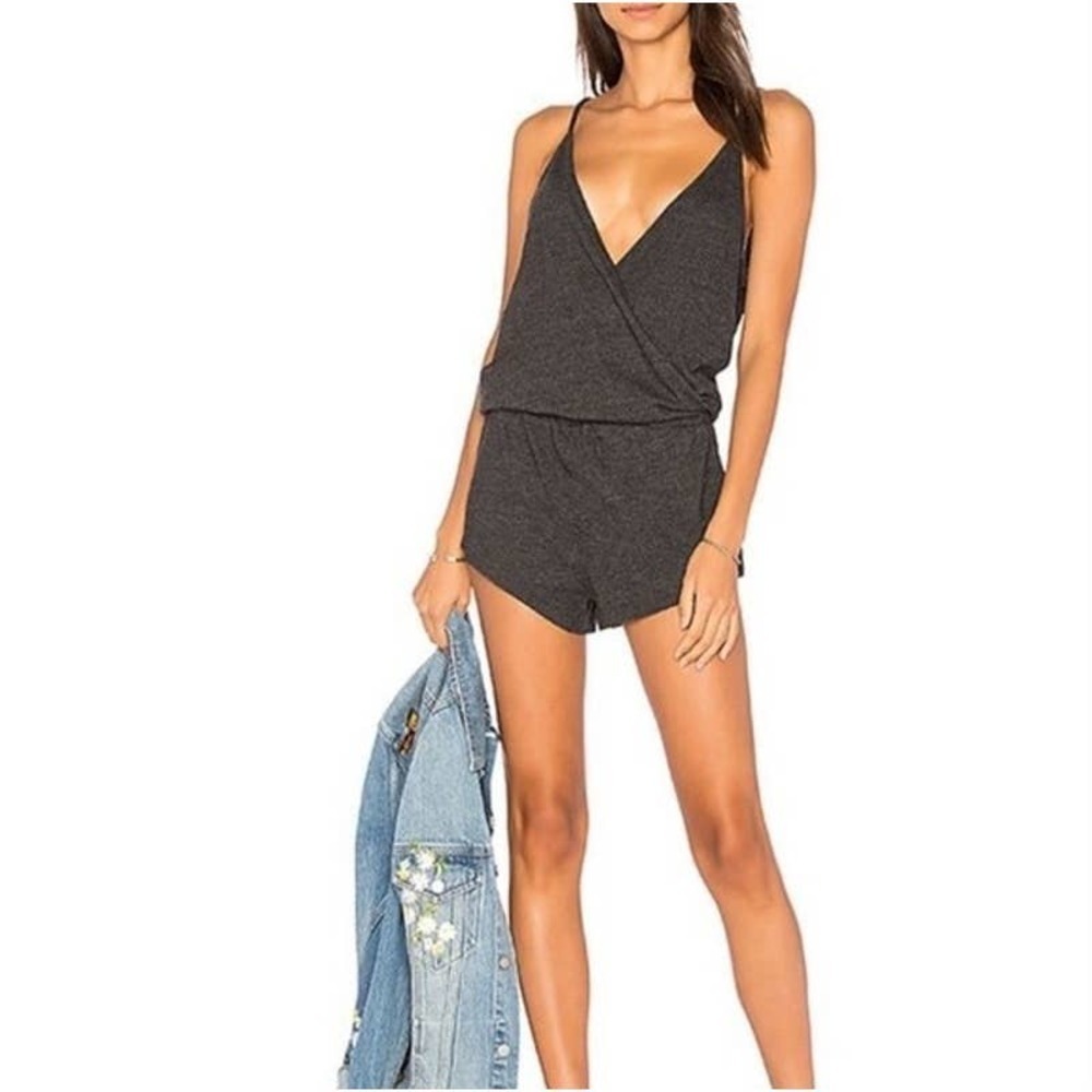 Chaser NWOT Faux Wrap Plunge V-Neck Elastic Waist Romper Short Gray Size Medium